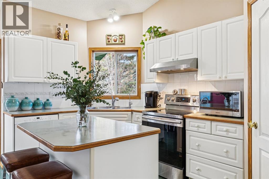 2 Bow Place, Cochrane, Alberta  T4C 1M9 - Photo 12 - A2292808