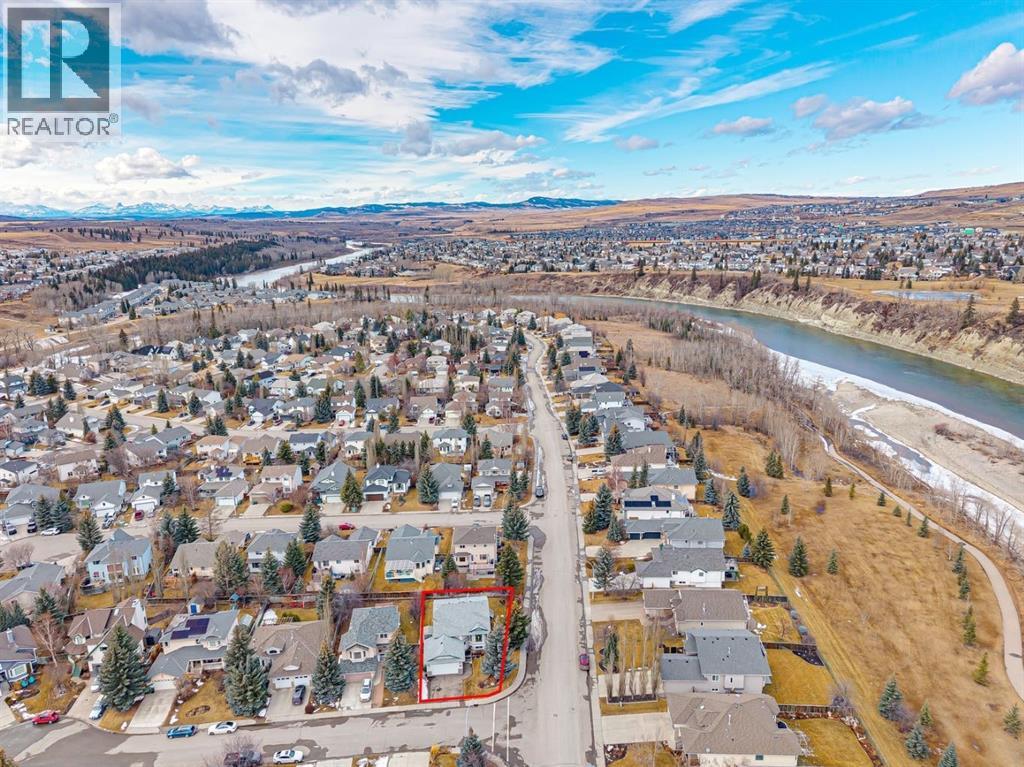 2 Bow Place, Cochrane, Alberta  T4C 1M9 - Photo 3 - A2292808