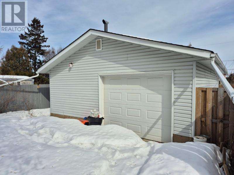 217 Angus St, Thunder Bay, Ontario  P7A 2Y3 - Photo 2 - TB2600491