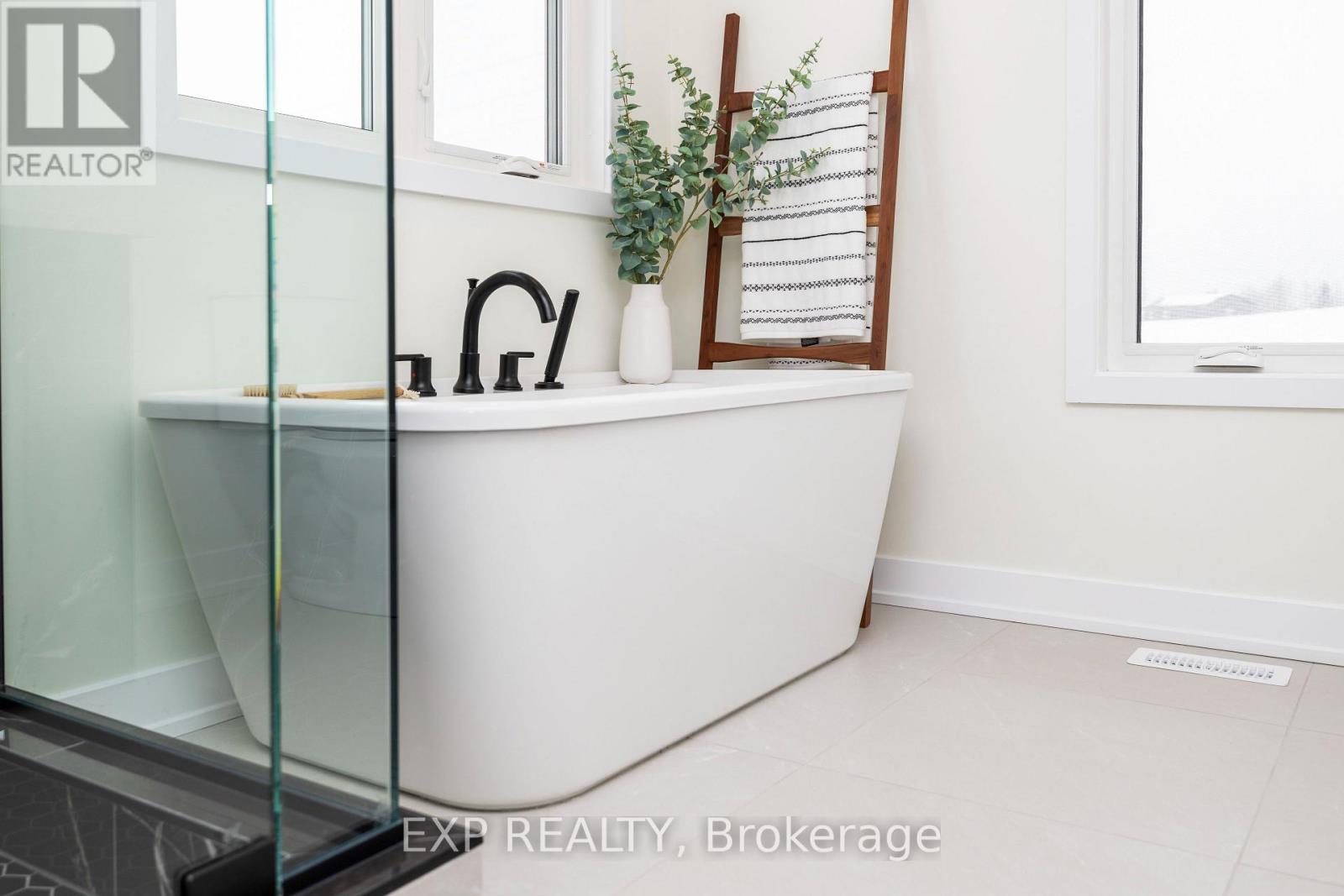 229 Trudeau Crescent, Russell, Ontario K4R 1E5 - Photo 36 - X12905058