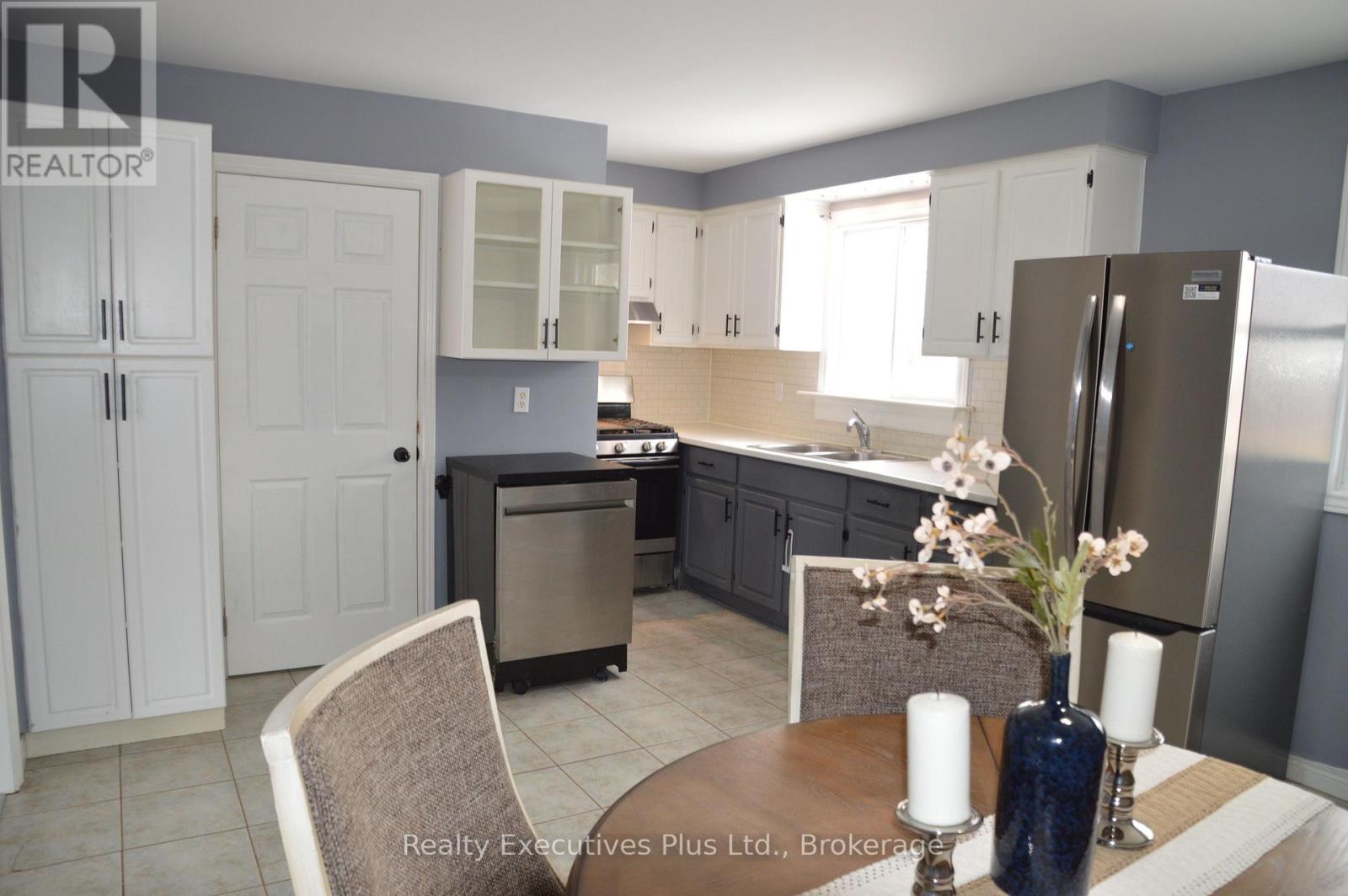 37 Kintail Crescent, London South, Ontario  N6E 1J4 - Photo 10 - X12905016