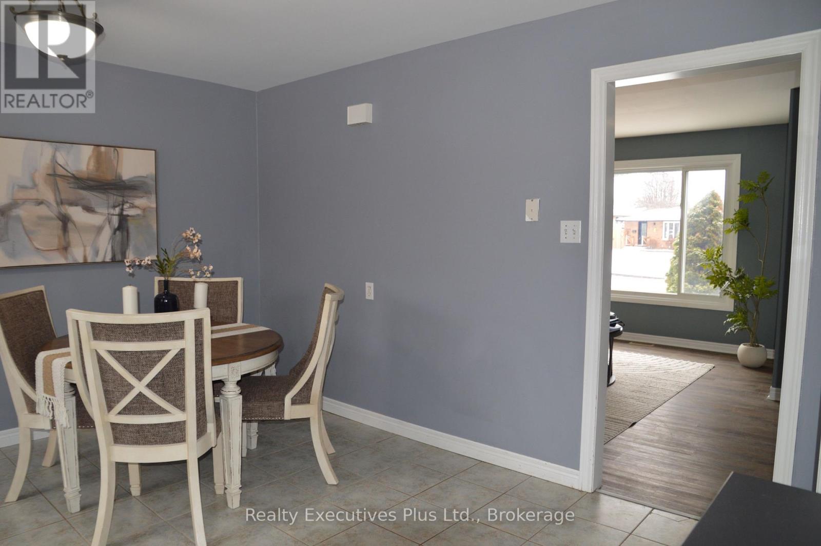 37 Kintail Crescent, London South, Ontario  N6E 1J4 - Photo 12 - X12905016