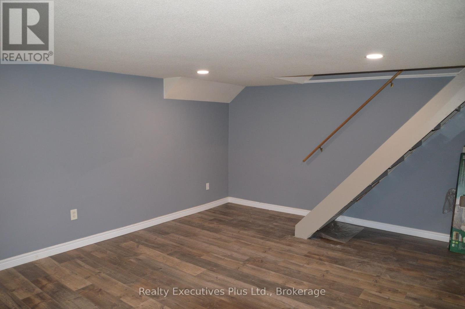 37 Kintail Crescent, London South, Ontario  N6E 1J4 - Photo 28 - X12905016