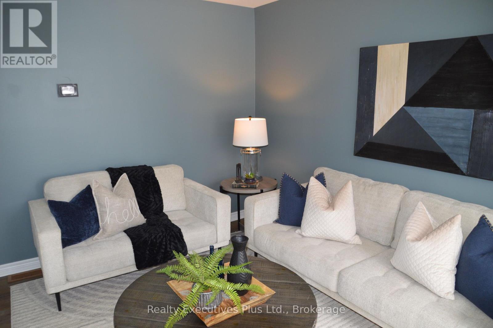 37 Kintail Crescent, London South, Ontario  N6E 1J4 - Photo 3 - X12905016