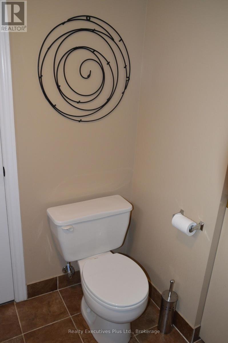 37 Kintail Crescent, London South, Ontario  N6E 1J4 - Photo 32 - X12905016