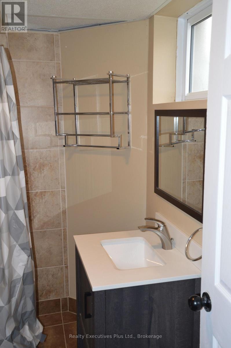 37 Kintail Crescent, London South, Ontario  N6E 1J4 - Photo 33 - X12905016