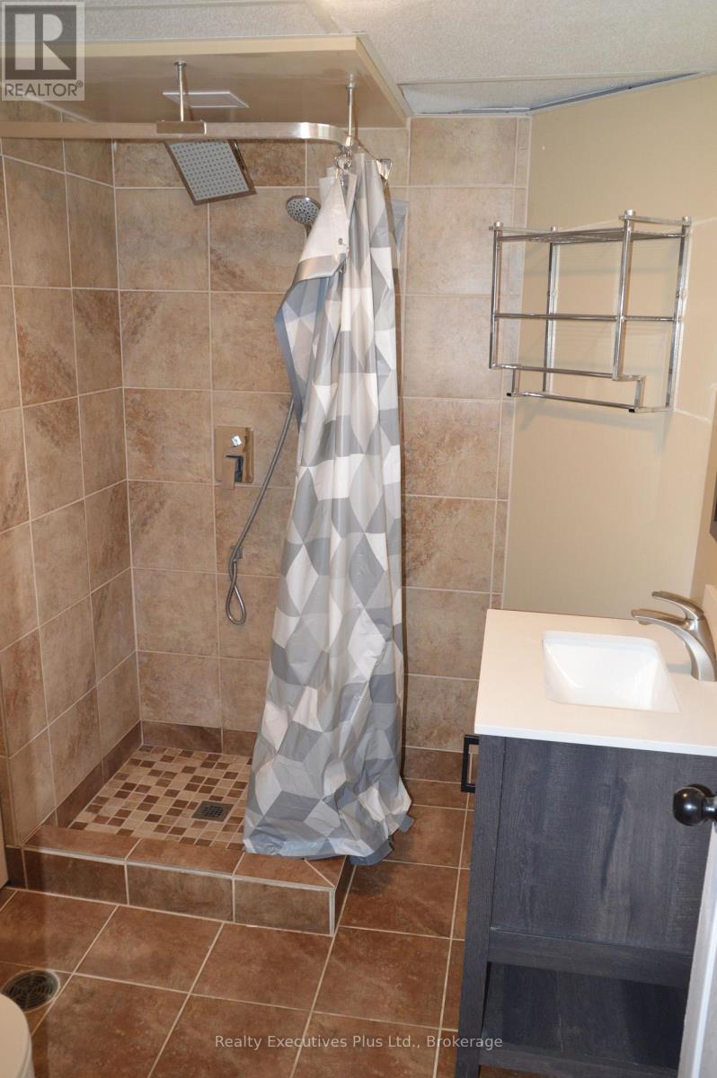 37 Kintail Crescent, London South, Ontario  N6E 1J4 - Photo 35 - X12905016