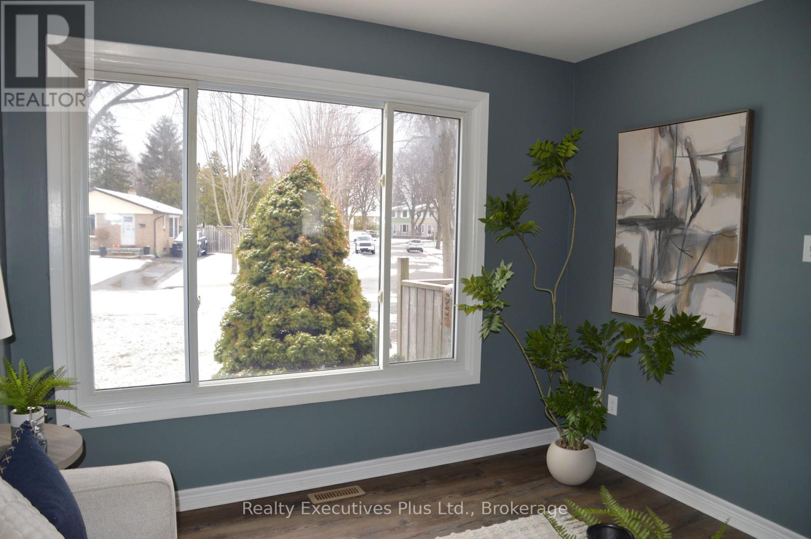 37 Kintail Crescent, London South, Ontario  N6E 1J4 - Photo 5 - X12905016