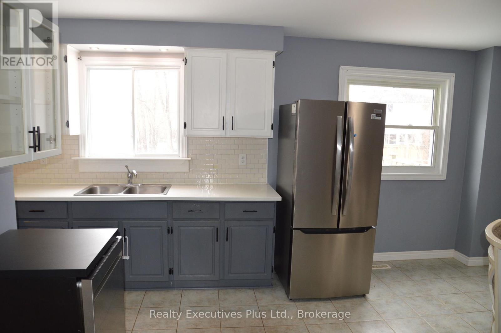 37 Kintail Crescent, London South, Ontario  N6E 1J4 - Photo 8 - X12905016