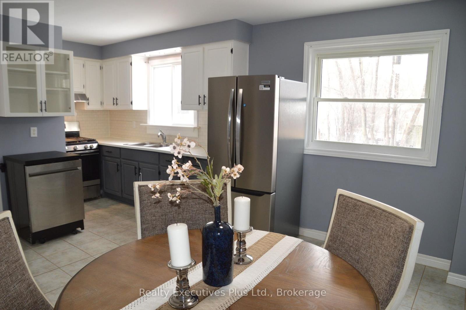 37 Kintail Crescent, London South, Ontario  N6E 1J4 - Photo 9 - X12905016