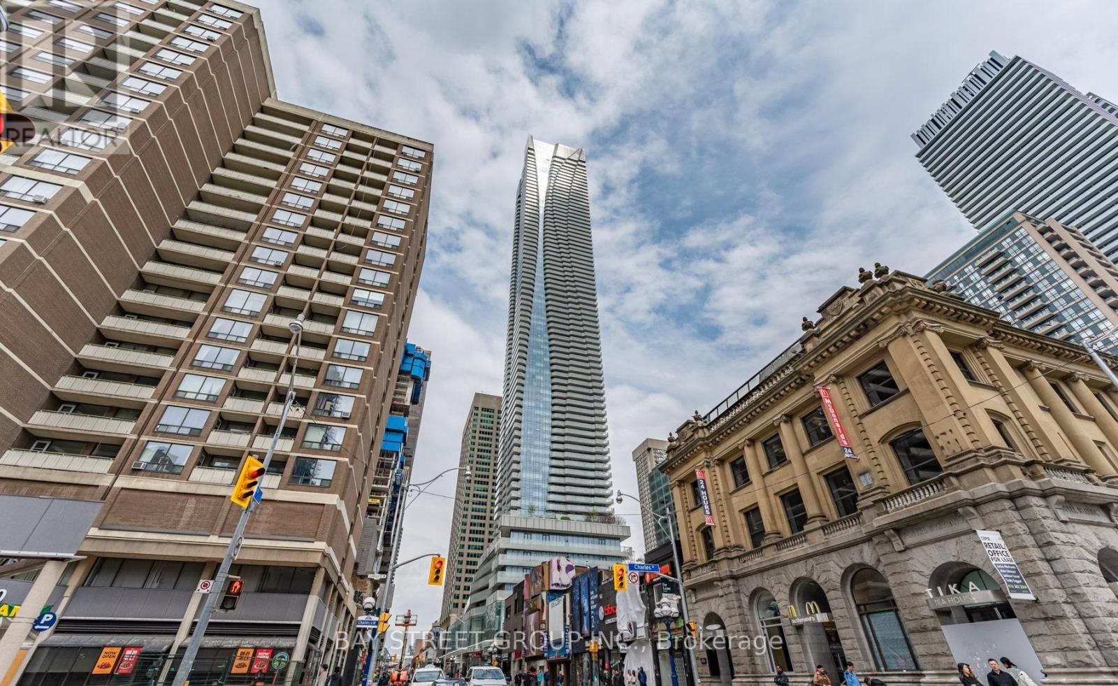 425 - 1 BLOOR STREET E, Toronto, Ontario