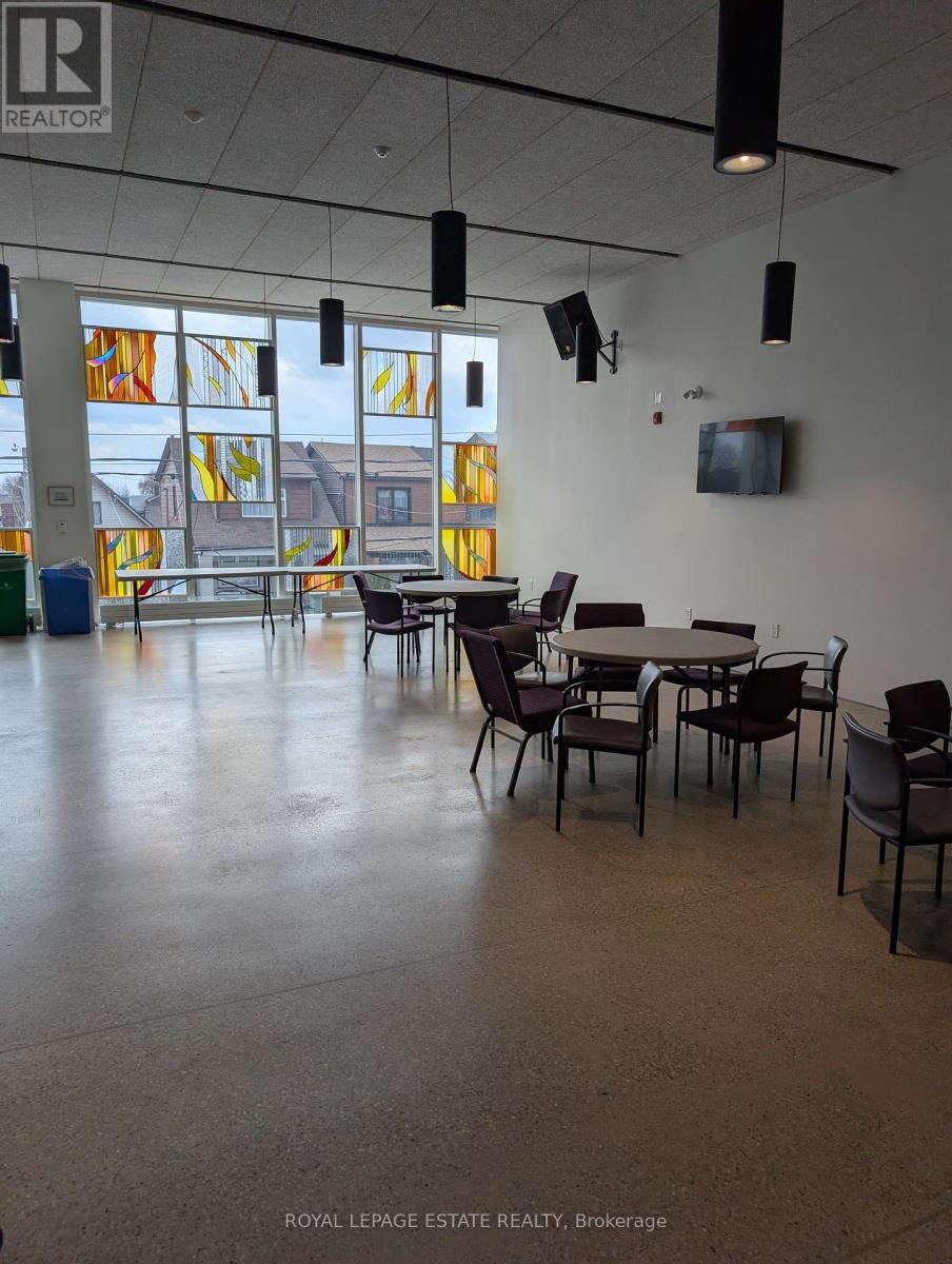 (Main Level) - 473 Oakwood Avenue, Toronto (Oakwood Village), Ontario  M6E 2W4 - Photo 11 - C12905076