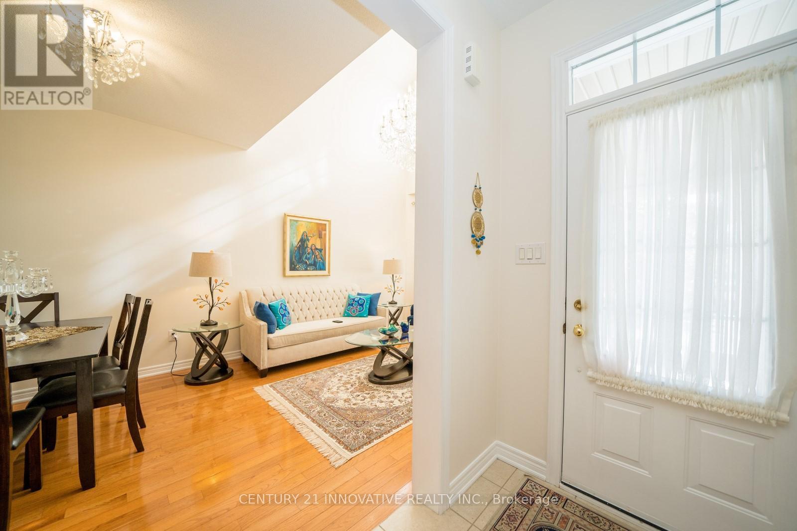 161 Rizal Avenue, Markham, Ontario  L6B 0E7 - Photo 4 - N12905066