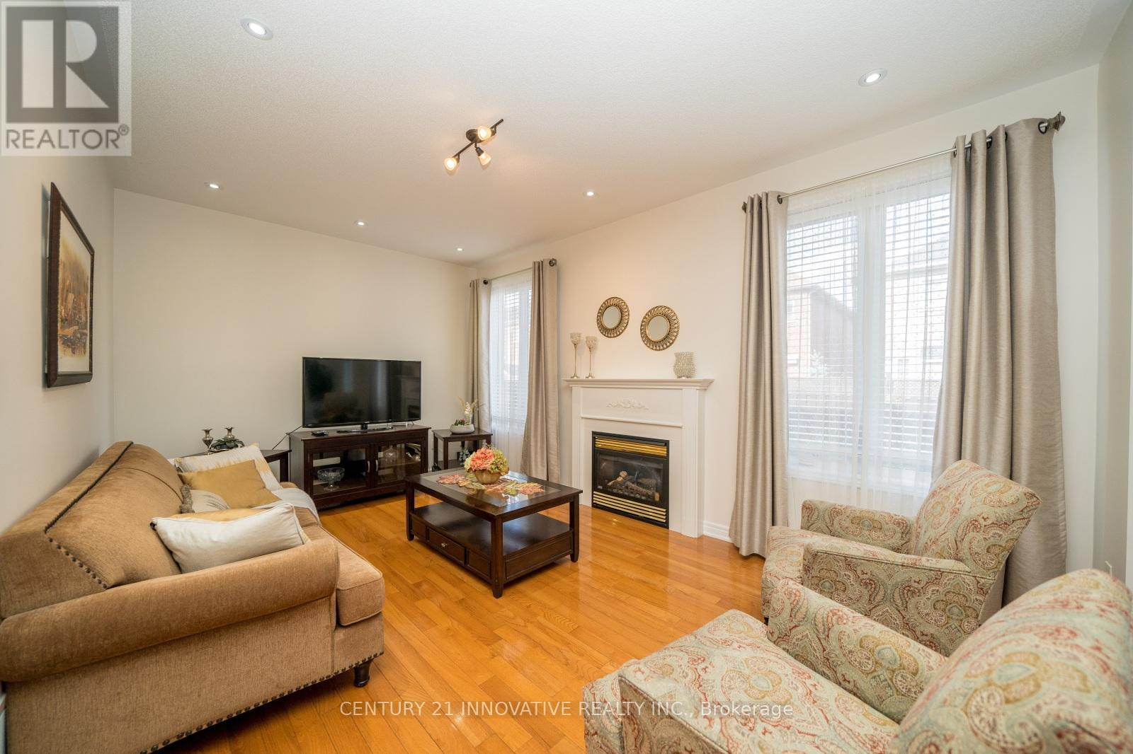 161 Rizal Avenue, Markham, Ontario  L6B 0E7 - Photo 9 - N12905066