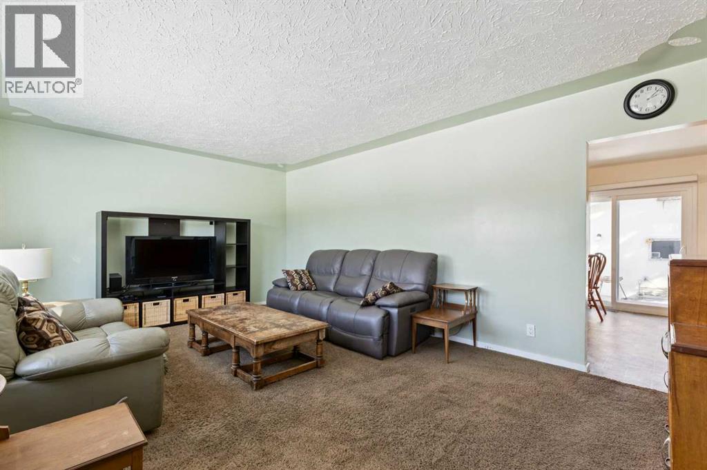 2526 Sable Drive, Calgary, Alberta  T2B 1S2 - Photo 2 - A2290414