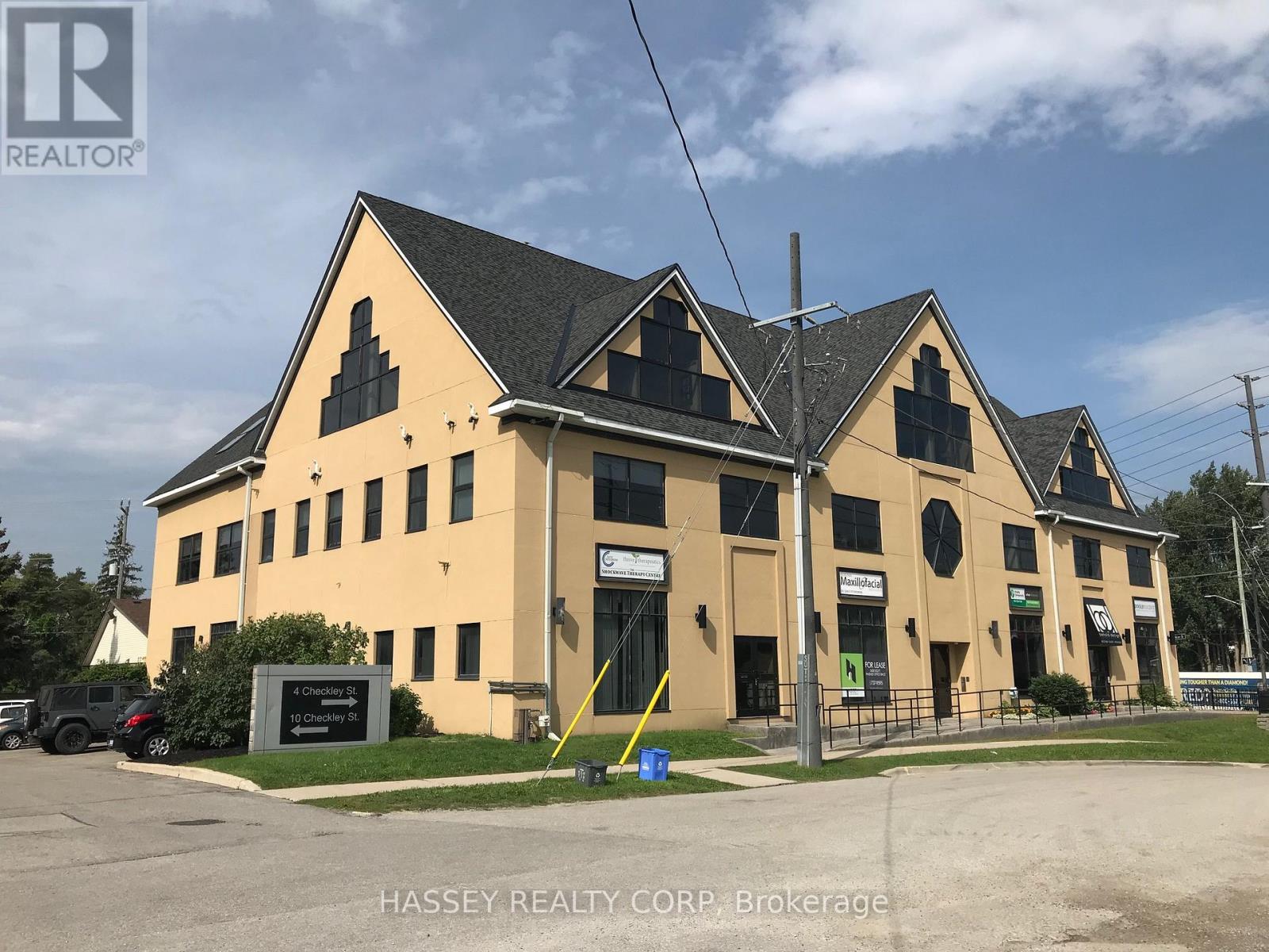 204 - 4 Checkley Street, Barrie (City Centre), Ontario  L4N 1W1 - Photo 2 - S12904488