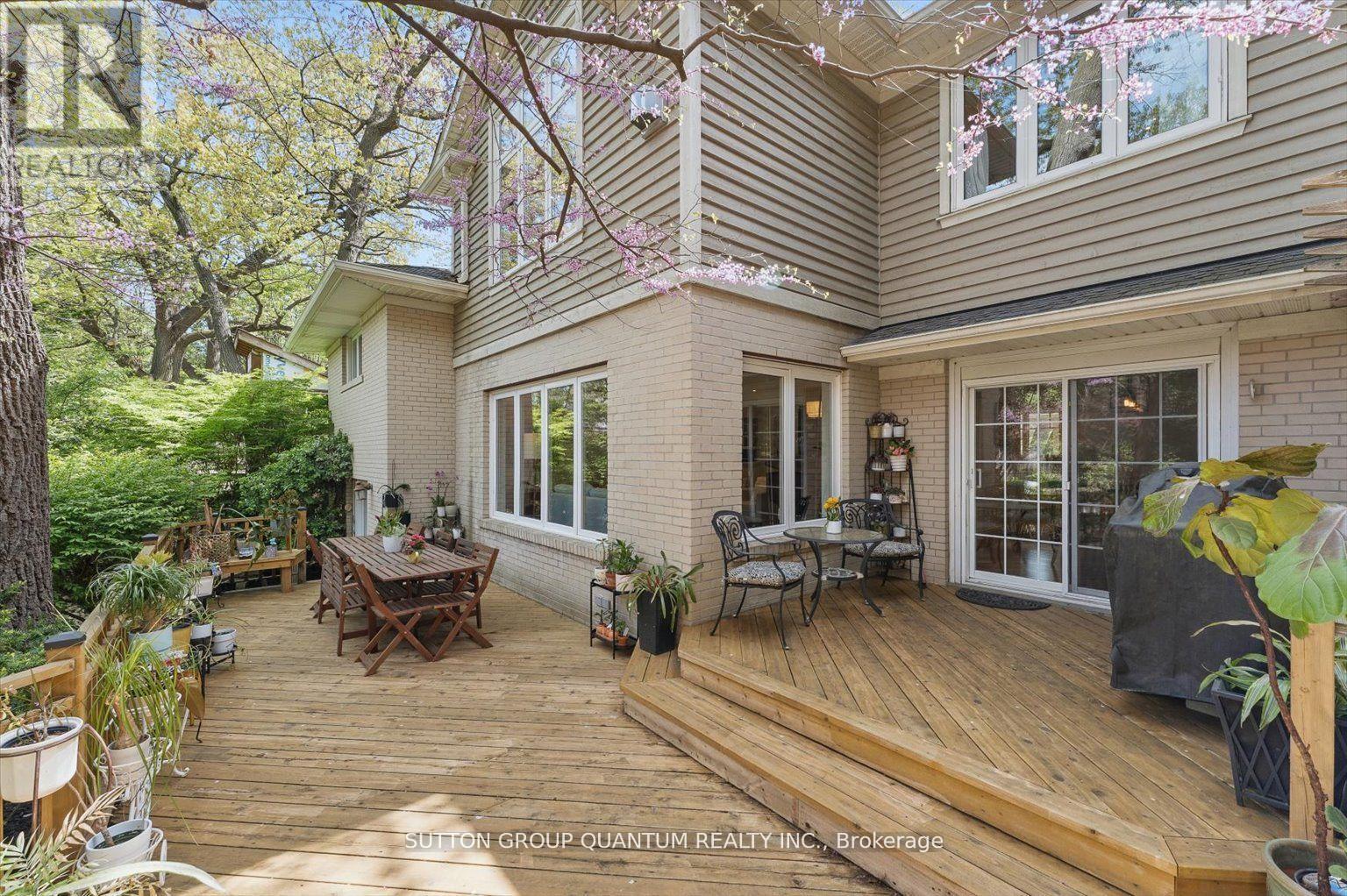 347 Pinetree Way, Mississauga, Ontario  L5G 2R4 - Photo 12 - W12904978