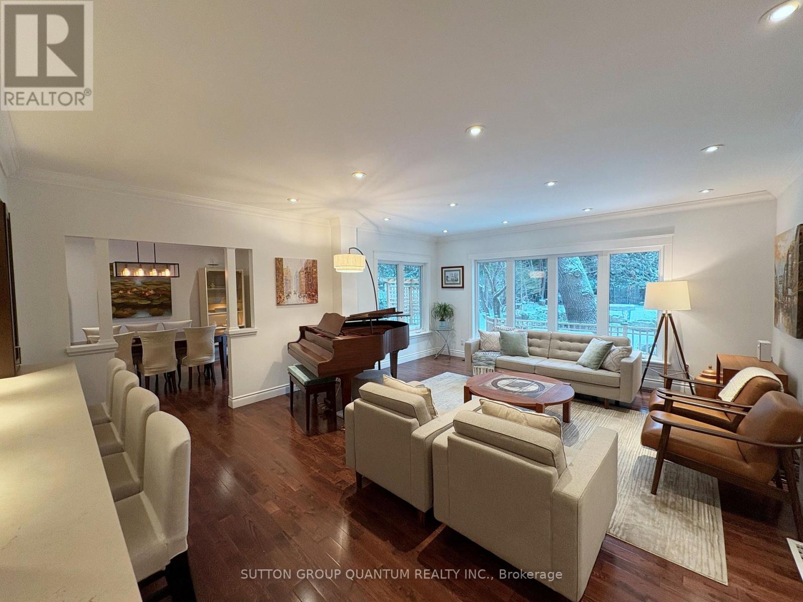 347 Pinetree Way, Mississauga, Ontario  L5G 2R4 - Photo 7 - W12904978