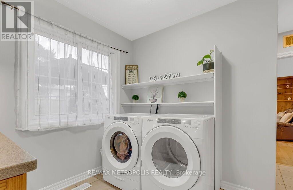 100 Warren Road, Kitchener, Ontario  N2M 4T4 - Photo 18 - X12901894