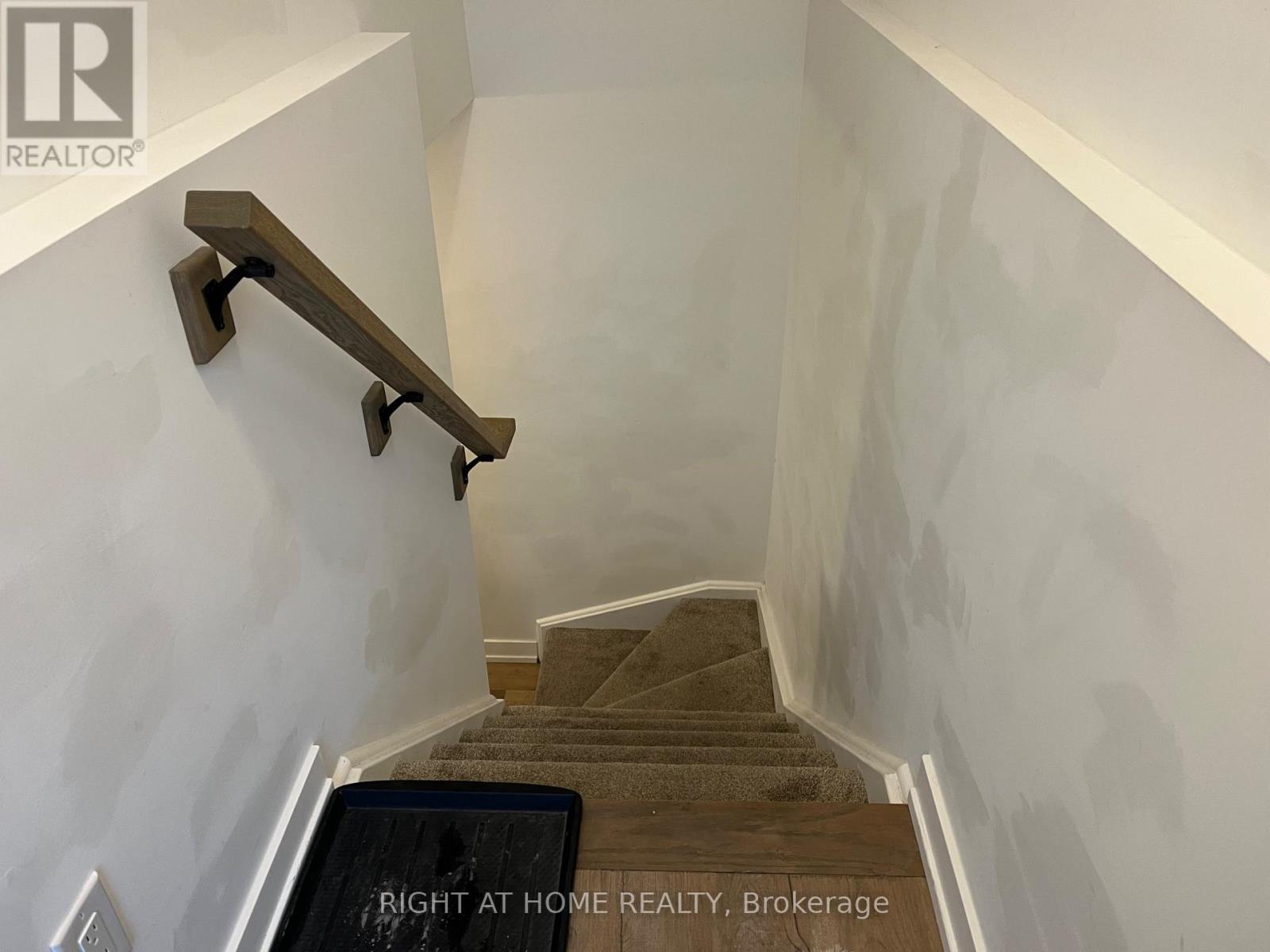 212 - 4263 Fourth Avenue, Niagara Falls, Ontario  L2E 0C2 - Photo 3 - X12899304