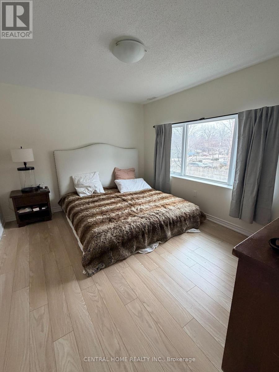 414 Plains Road E, Burlington, Ontario  L7T 2C8 - Photo 10 - W12905010