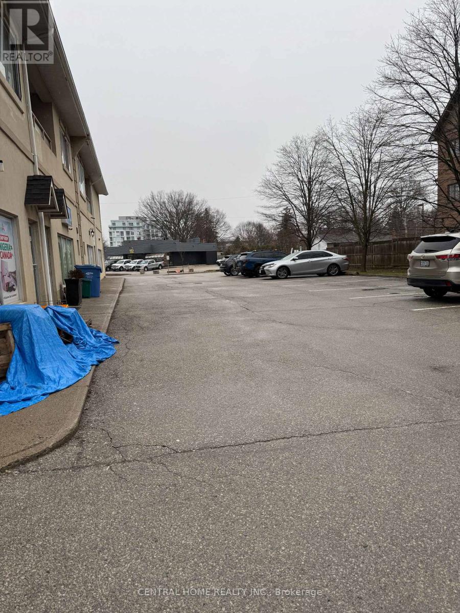 414 Plains Road E, Burlington, Ontario  L7T 2C8 - Photo 4 - W12905010