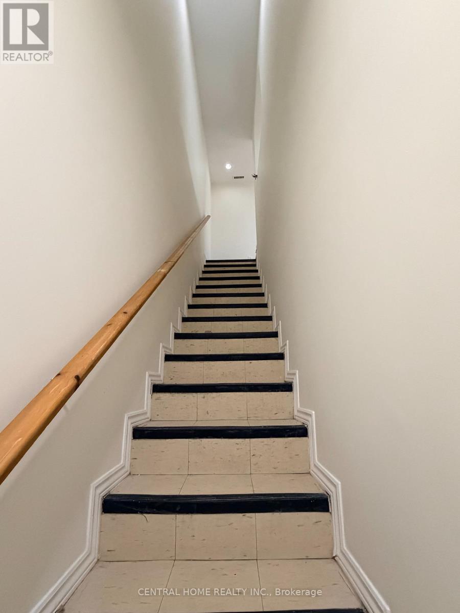 414 Plains Road E, Burlington, Ontario  L7T 2C8 - Photo 6 - W12905010