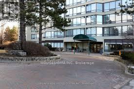 1507 - 26 Hanover Road, Brampton (Queen Street Corridor), Ontario  L6S 4T2 - Photo 2 - W12905024