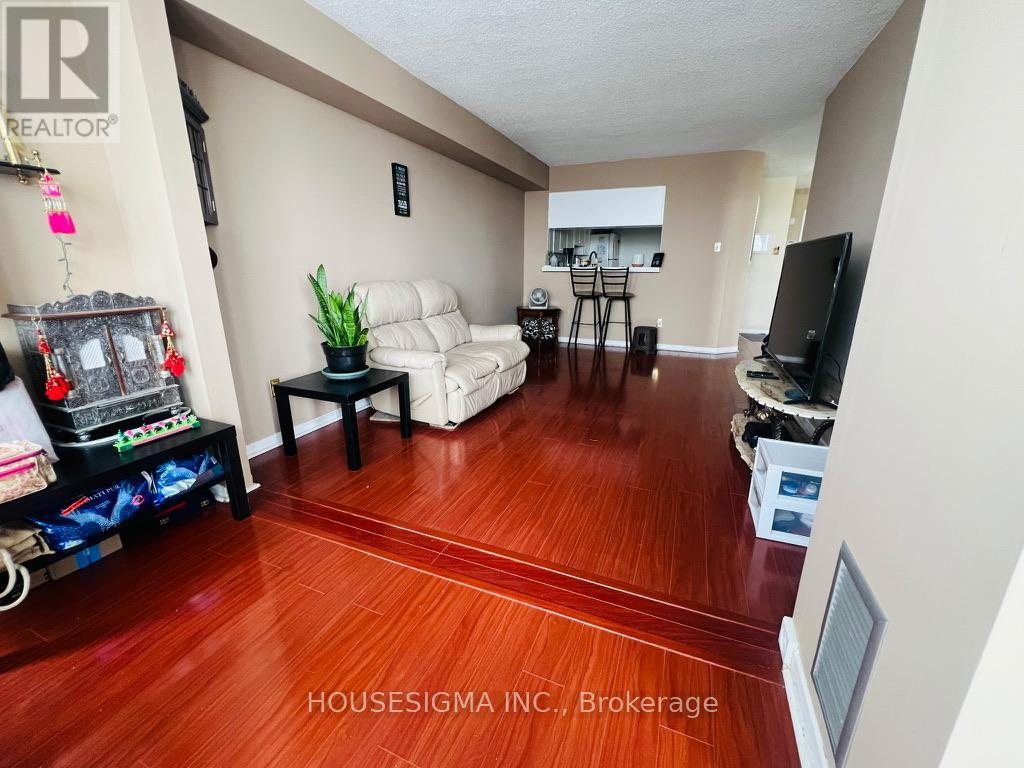 1507 - 26 Hanover Road, Brampton (Queen Street Corridor), Ontario  L6S 4T2 - Photo 4 - W12905024