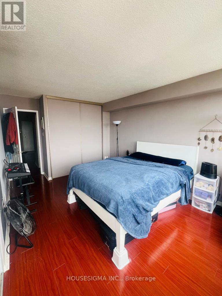 1507 - 26 Hanover Road, Brampton (Queen Street Corridor), Ontario  L6S 4T2 - Photo 5 - W12905024