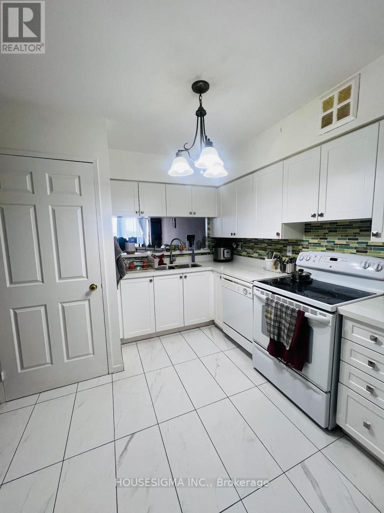 1507 - 26 Hanover Road, Brampton (Queen Street Corridor), Ontario  L6S 4T2 - Photo 8 - W12905024