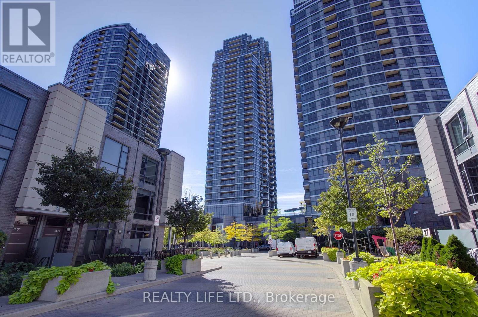 1003 - 5 VALHALLA INN ROAD, Toronto, Ontario