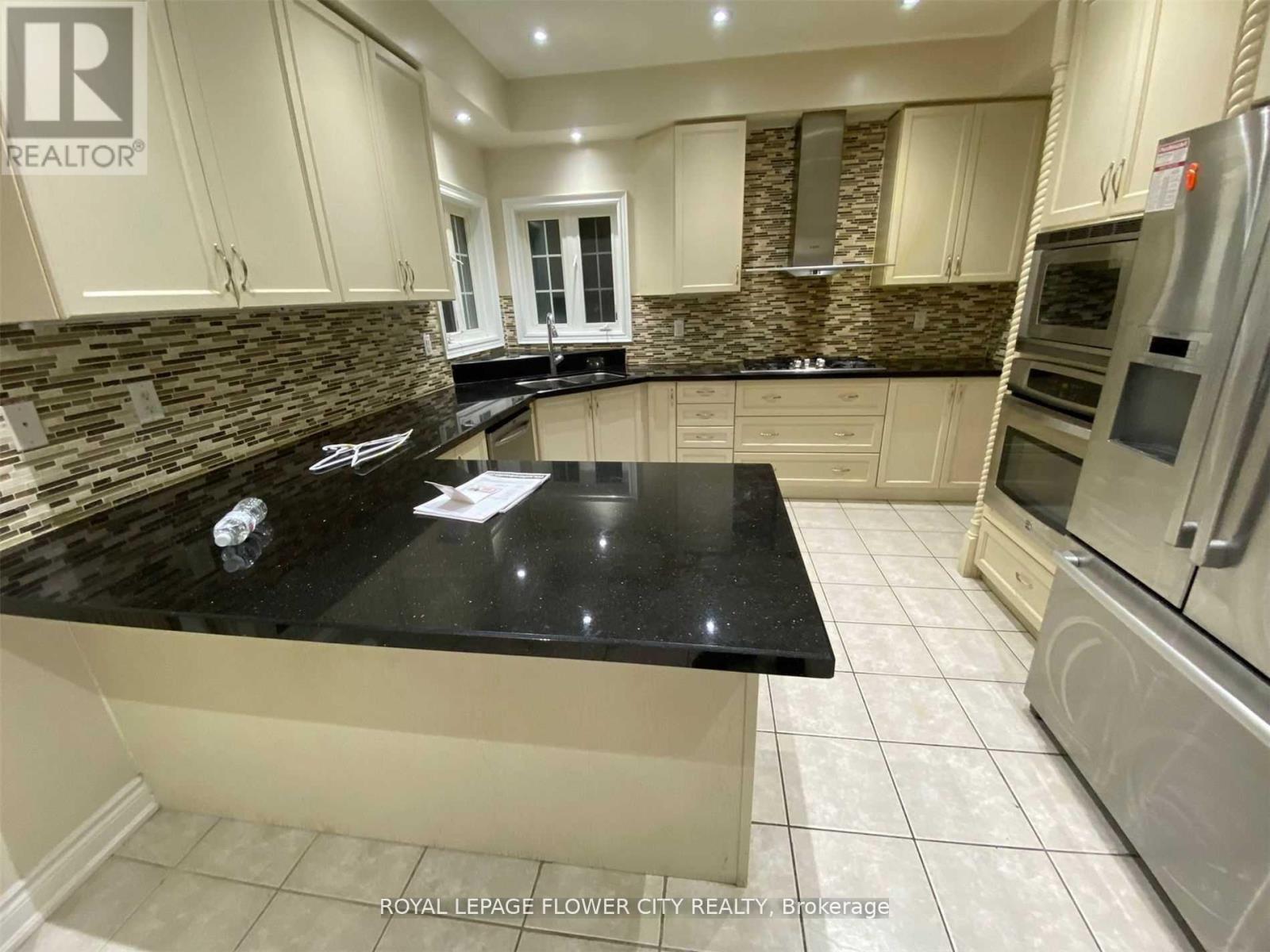 38 Black Diamond Crescent, Brampton, Ontario  L6X 1A2 - Photo 11 - W12905042