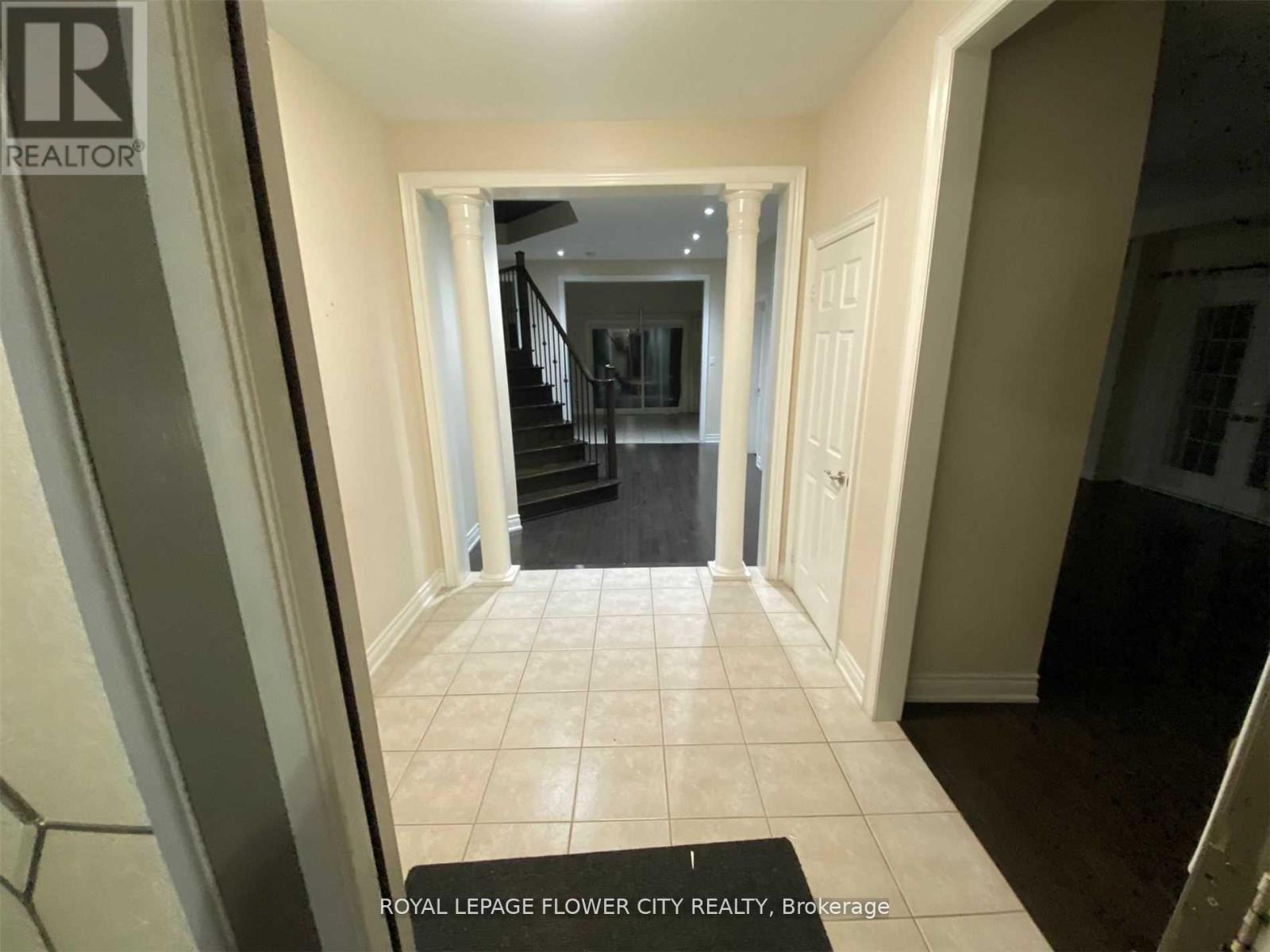 38 Black Diamond Crescent, Brampton, Ontario  L6X 1A2 - Photo 5 - W12905042