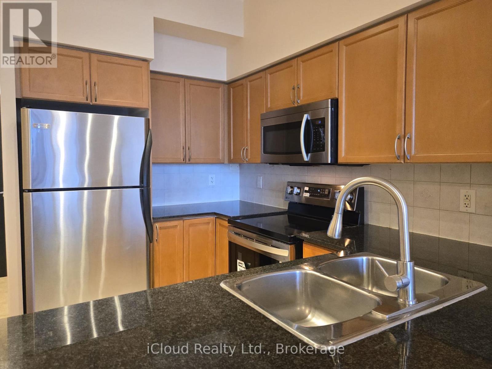 1107 - 388 Prince Of Wales Drive, Mississauga (City Centre), Ontario  L5B 0A1 - Photo 10 - W12905048
