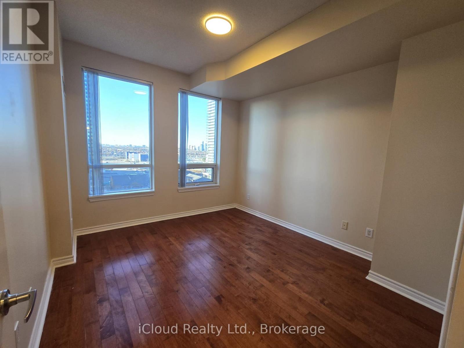 1107 - 388 Prince Of Wales Drive, Mississauga (City Centre), Ontario  L5B 0A1 - Photo 8 - W12905048