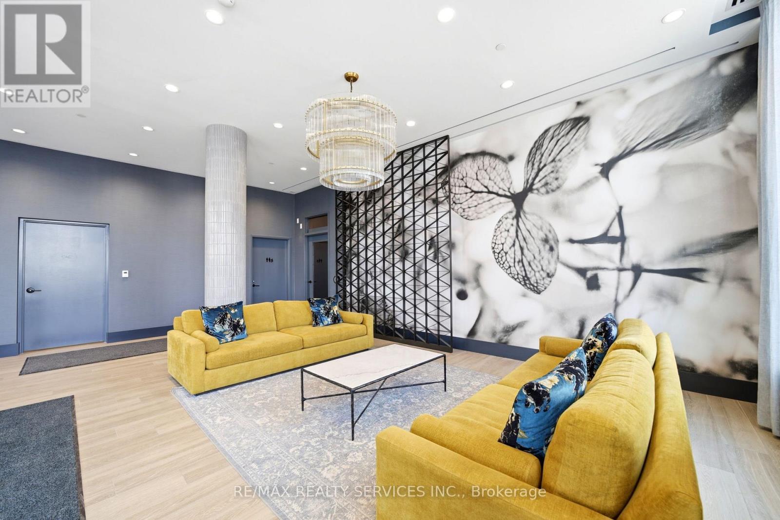 208 - 10 Lagerfeld Drive, Brampton, Ontario  L7A 5L3 - Photo 3 - W12905052