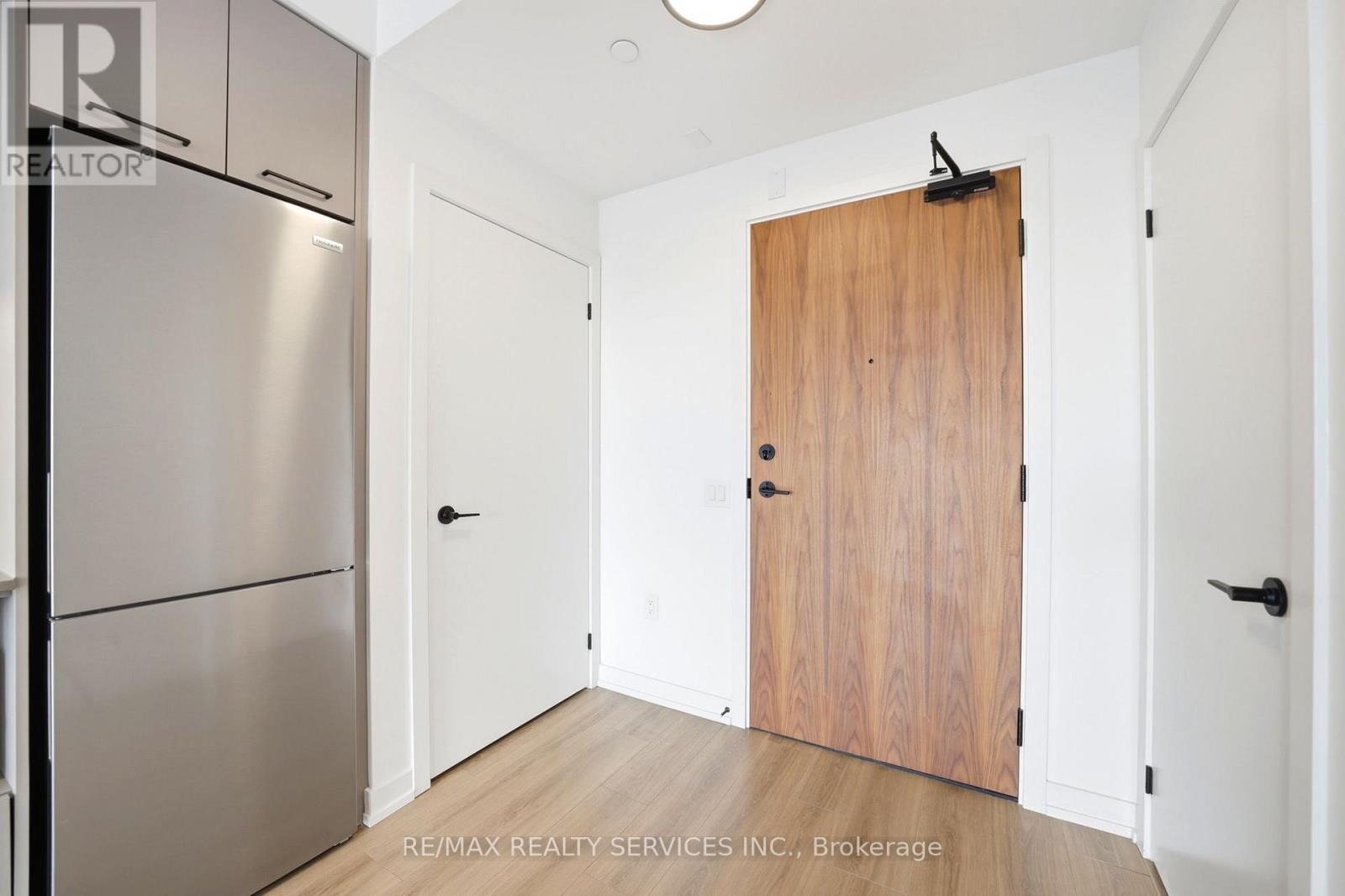 208 - 10 Lagerfeld Drive, Brampton, Ontario  L7A 5L3 - Photo 5 - W12905052