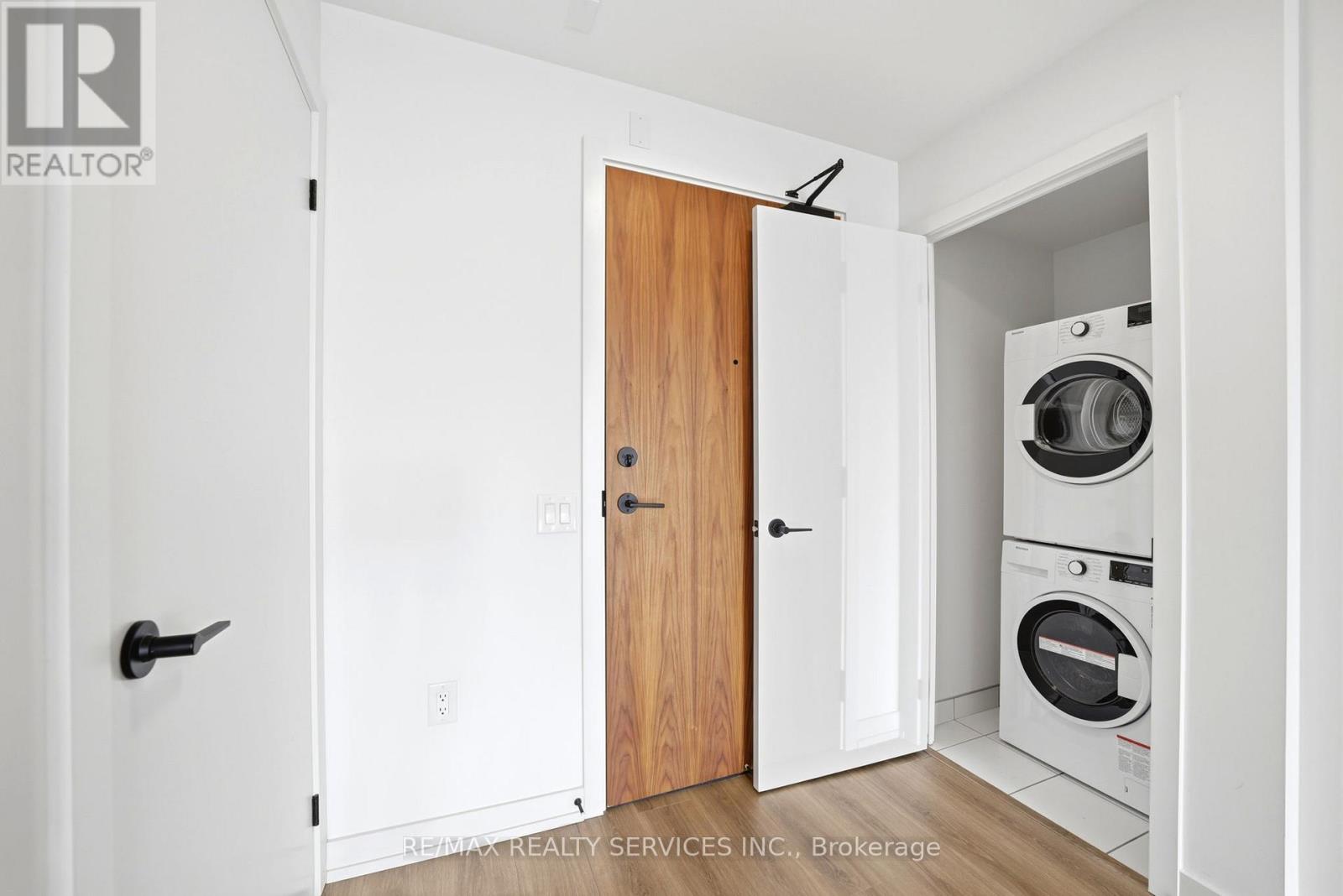 208 - 10 Lagerfeld Drive, Brampton, Ontario  L7A 5L3 - Photo 6 - W12905052