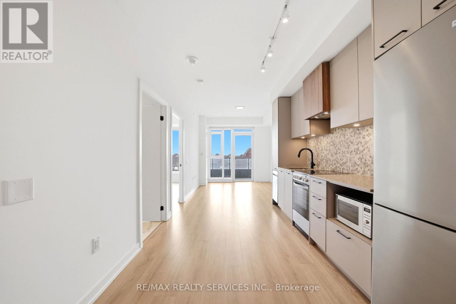 208 - 10 Lagerfeld Drive, Brampton, Ontario  L7A 5L3 - Photo 7 - W12905052