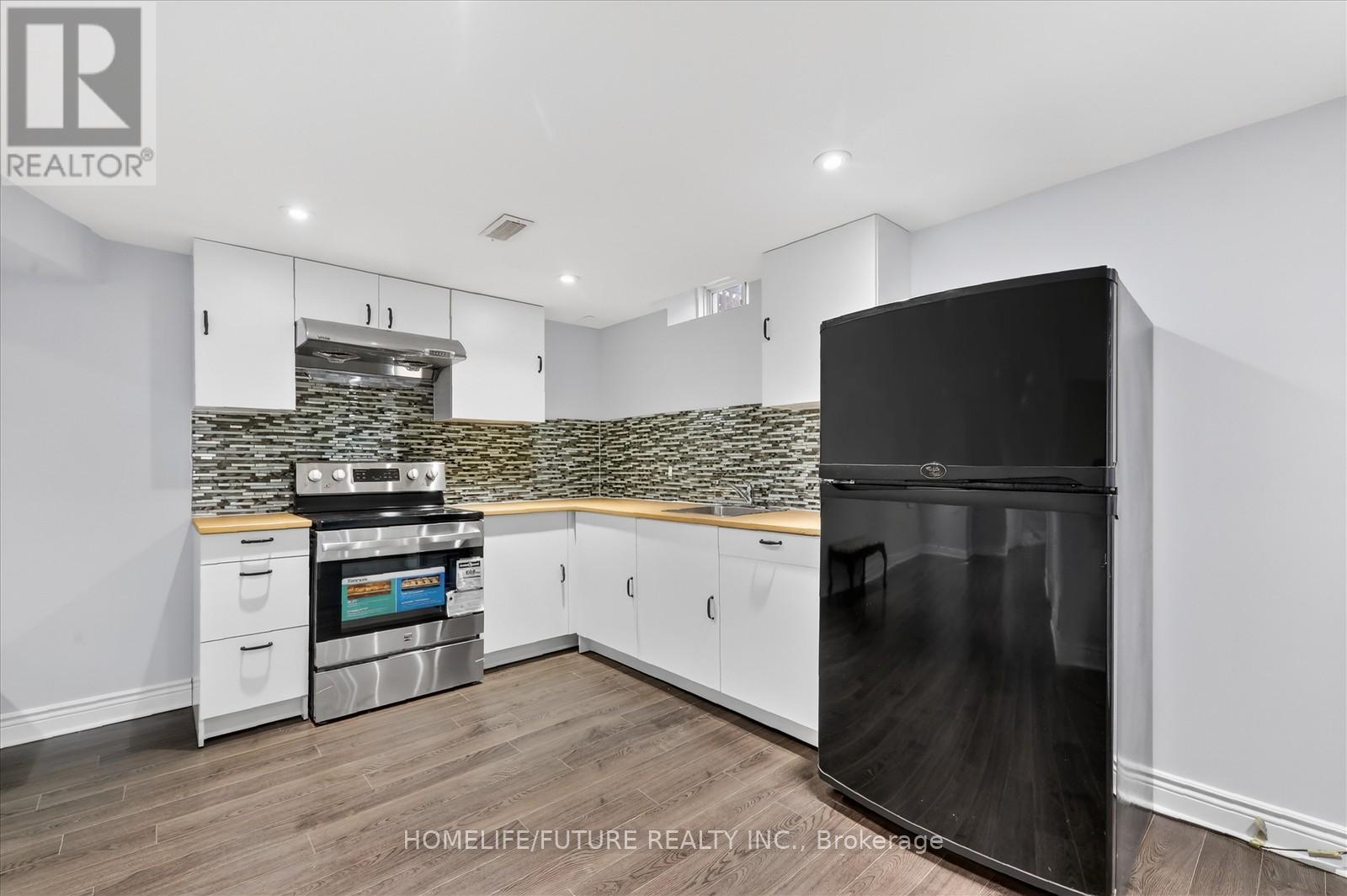 24 Wild Indigo Crescent, Brampton, Ontario  L6R 2J9 - Photo 9 - W12905078