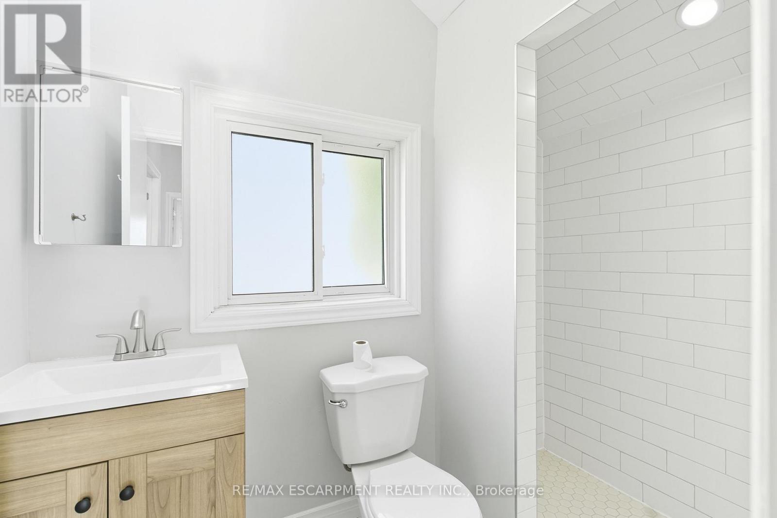 2 - 2 Windsor Street, Hamilton (Strathcona), Ontario  L8R 2G8 - Photo 10 - X12905030