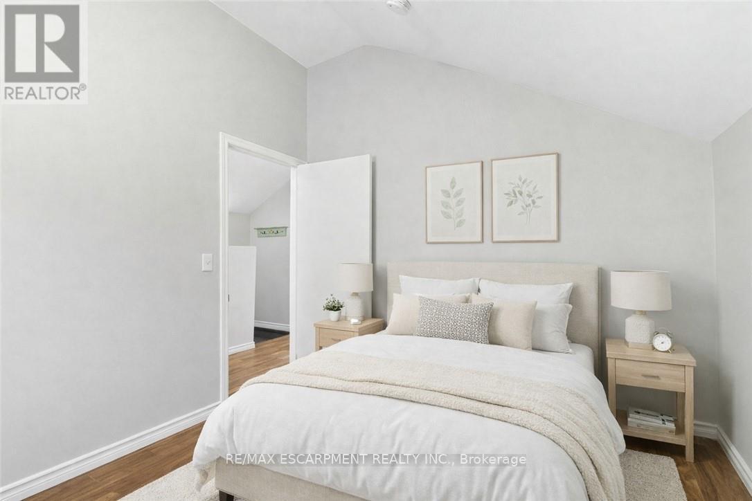 2 - 2 Windsor Street, Hamilton (Strathcona), Ontario  L8R 2G8 - Photo 3 - X12905030