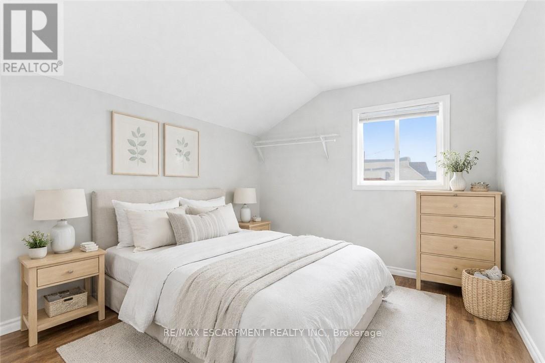 2 - 2 Windsor Street, Hamilton (Strathcona), Ontario  L8R 2G8 - Photo 4 - X12905030