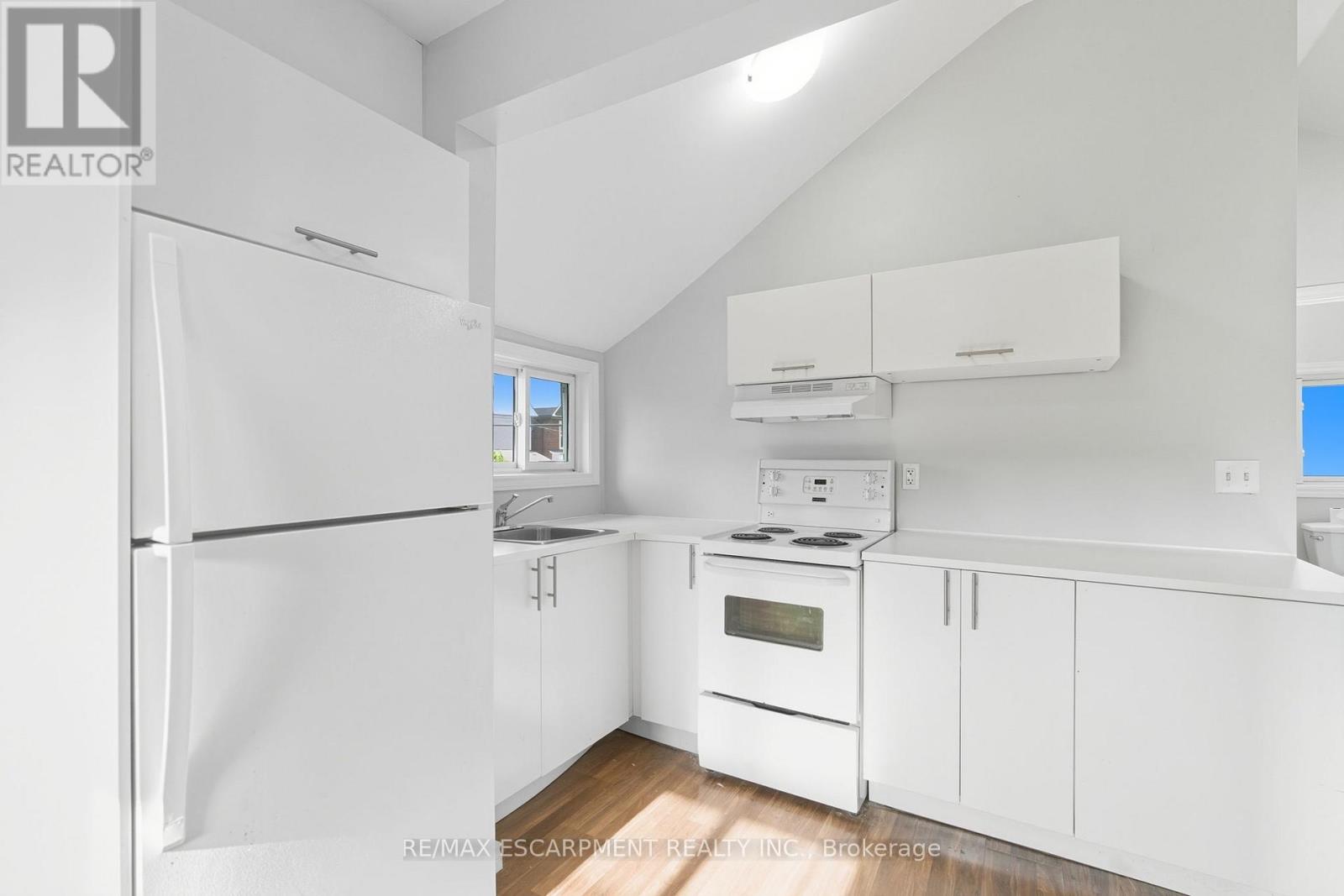 2 - 2 Windsor Street, Hamilton (Strathcona), Ontario  L8R 2G8 - Photo 5 - X12905030