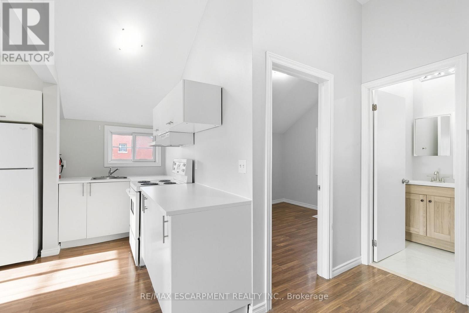 2 - 2 Windsor Street, Hamilton (Strathcona), Ontario  L8R 2G8 - Photo 6 - X12905030