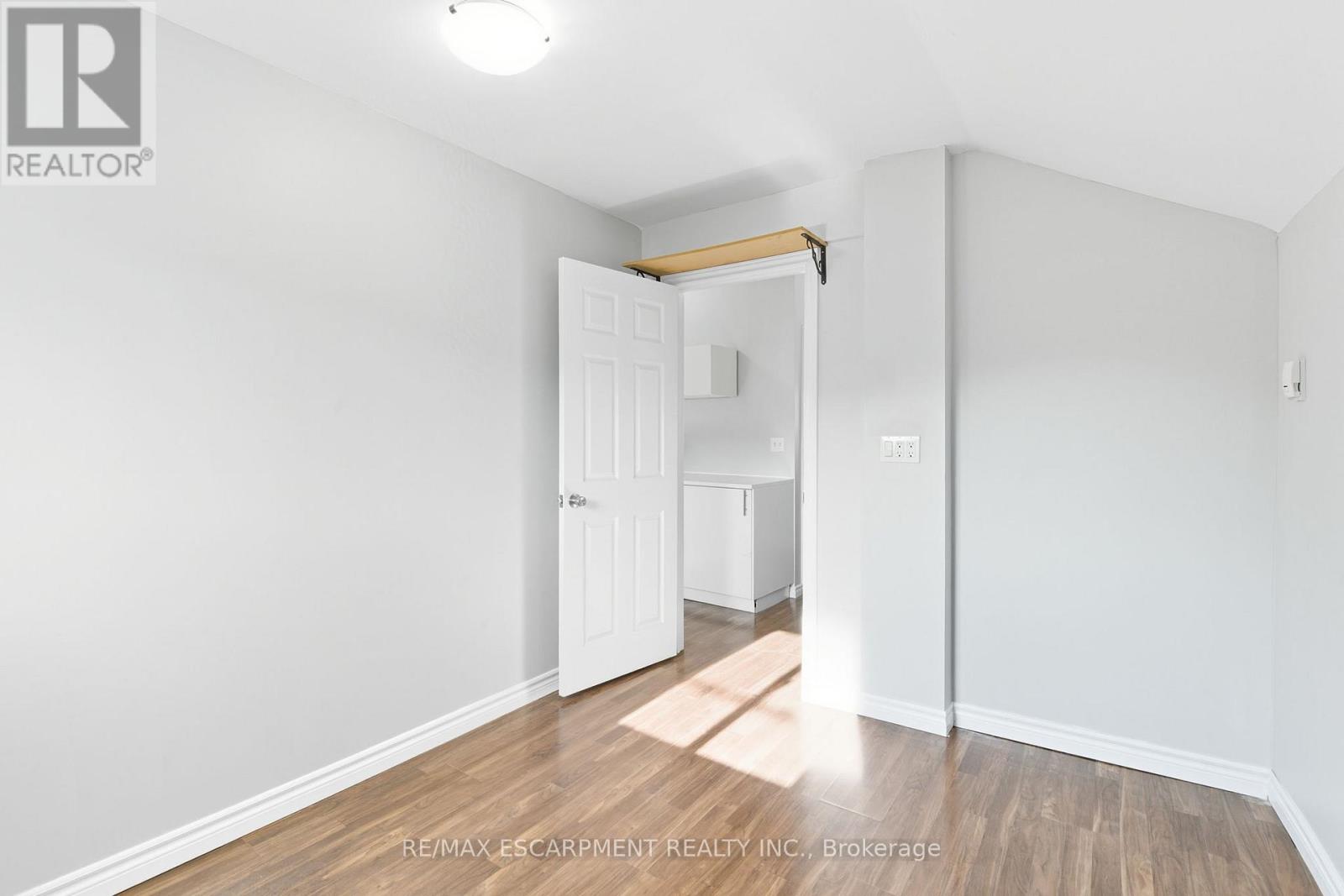 2 - 2 Windsor Street, Hamilton (Strathcona), Ontario  L8R 2G8 - Photo 7 - X12905030