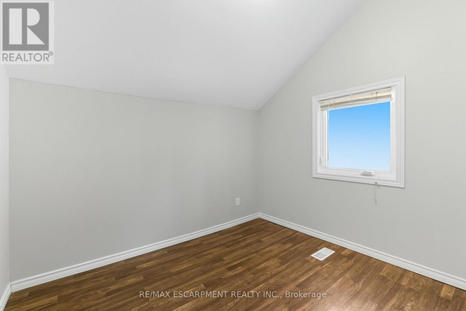 2 - 2 Windsor Street, Hamilton (Strathcona), Ontario  L8R 2G8 - Photo 9 - X12905030