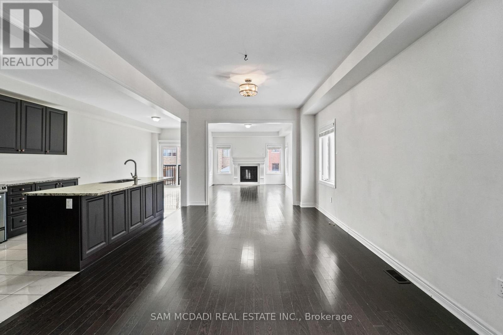 26 Montpelier Street, Brampton (Brampton West), Ontario  L6Y 6A6 - Photo 4 - W12867276