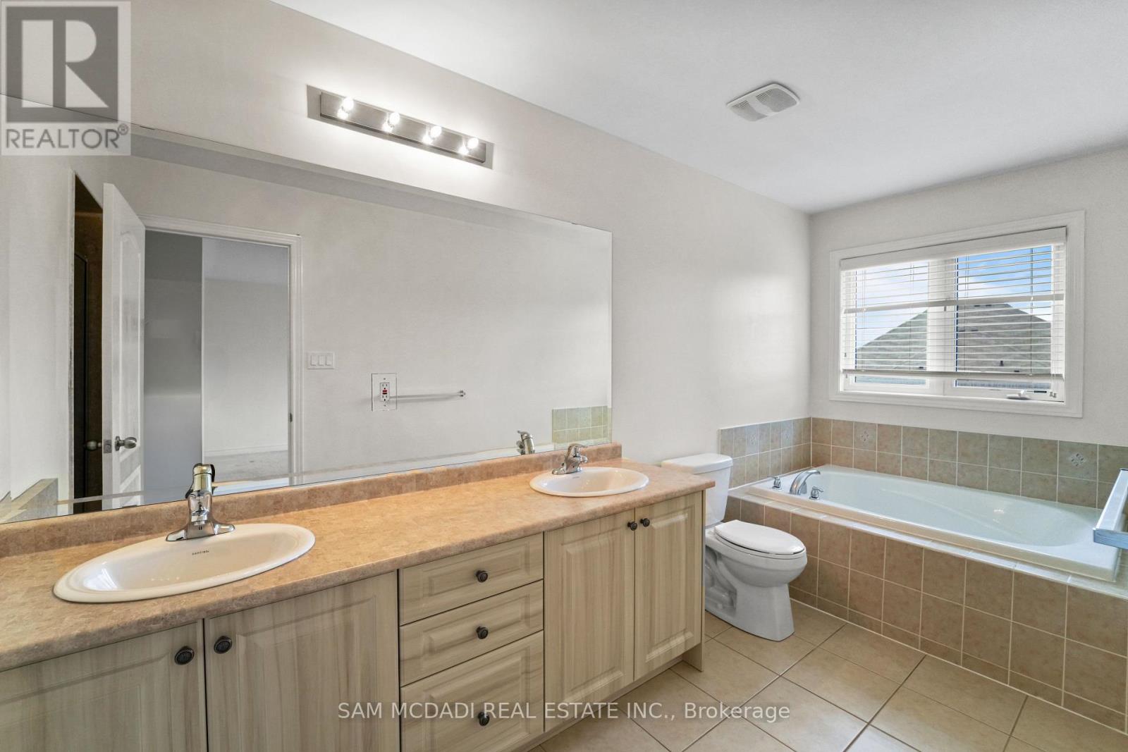 26 Montpelier Street, Brampton (Brampton West), Ontario  L6Y 6A6 - Photo 24 - W12867276